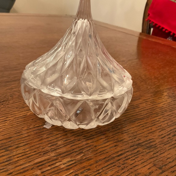 Hershey’s Crystal Kiss Covered Candy Dish new in box - Picture 2 of 8